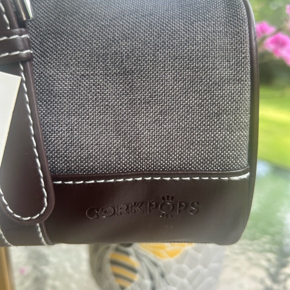 NWT-“At your service” wine bottle  cooler/Duffel Bag. - Picture 3 of 5